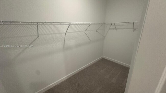 Building Photo - 553 Rivergrass St
