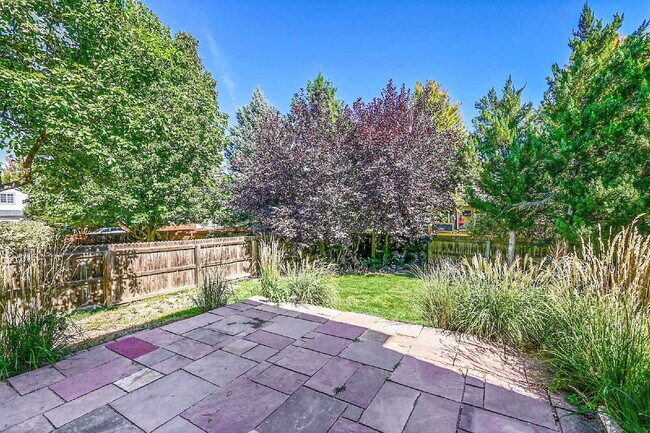 Building Photo - $2,895.00, 3-bed, 3.5-bath with bonus room...