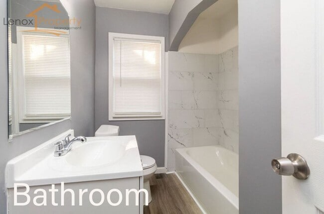 Building Photo - Beautiful 3 bedroom home in Dearborn