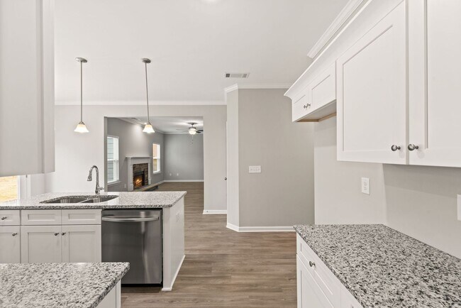 Building Photo - North Paulding High School - 4 bedrooms/2....
