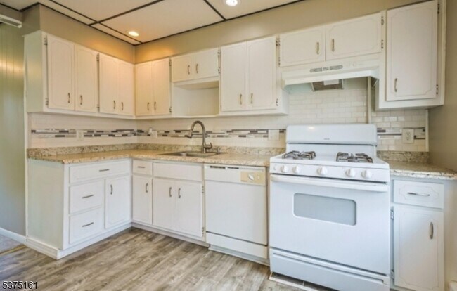 Building Photo - 106 Sadler Rd