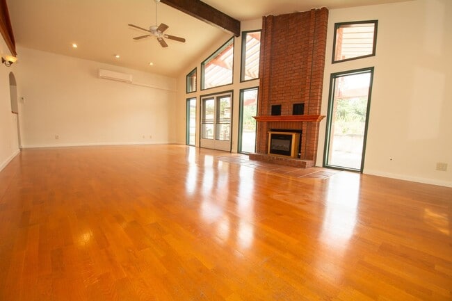 Building Photo - 3643 N Mills Ave