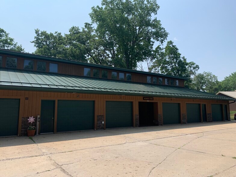 Building Photo - 317 River St