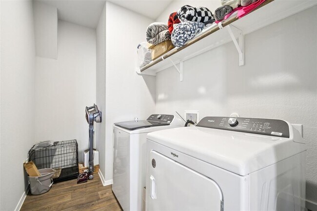 Building Photo - 5525 Sacra Cv