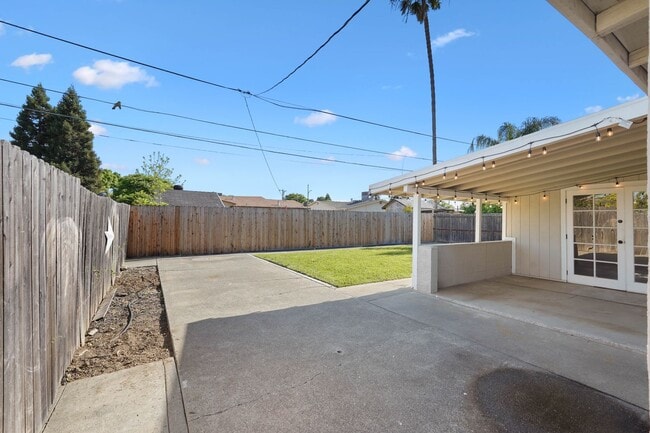 Building Photo - Beautiful Vacaville Home Near Parks, Schools & Shopping