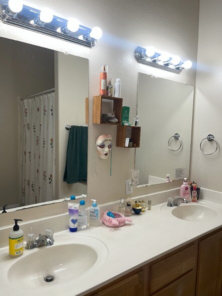 Building Photo - 5604 Del Oeste Rd