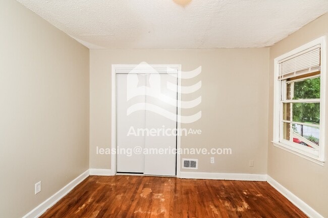 Building Photo - 3900 Oakmont Dr