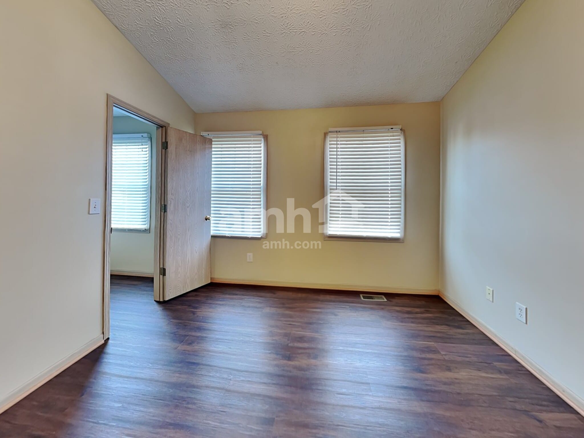 Building Photo - 5563 Crenton Dr