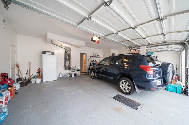 Building Photo - 6655 Hollycrest Ct