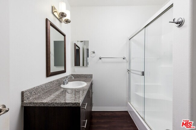 Building Photo - 1408 W Washington Blvd