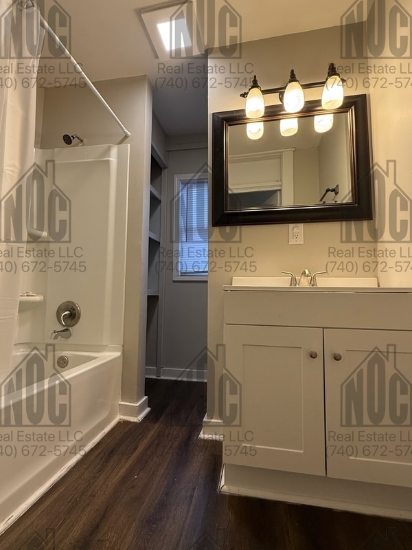 Building Photo - 160 160 1/2 Lake St. - 160