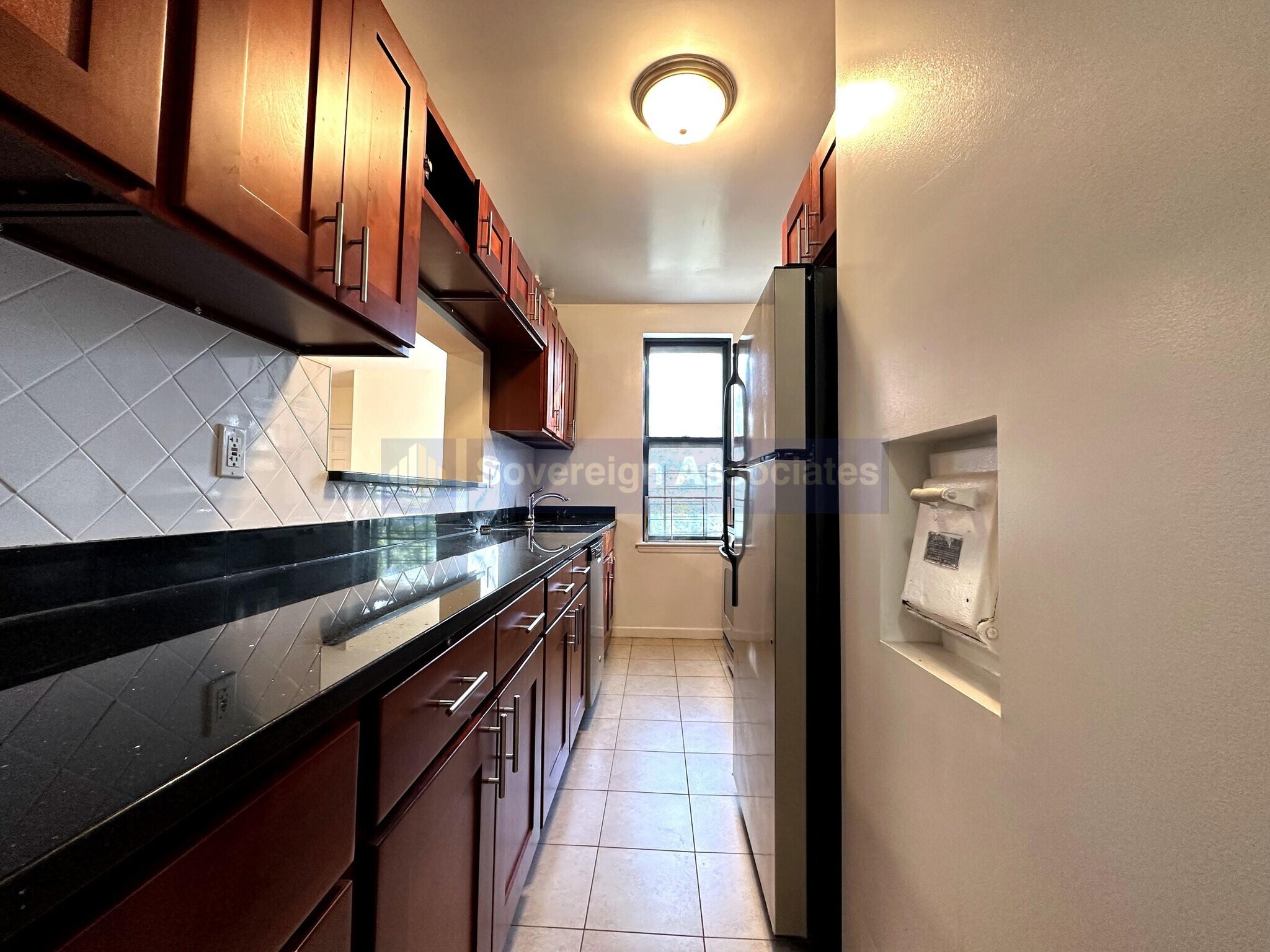 Building Photo - 850 W 176th St