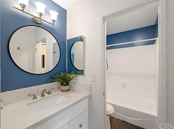 Upstairs Bathroom - 515 Meyer Ln