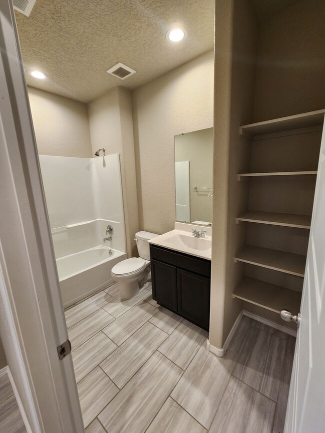 Building Photo - Beautiful 3br 2ba in the South Valley!