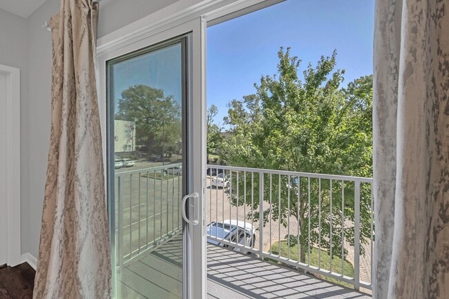 Building Photo - 1122 Litton Ave
