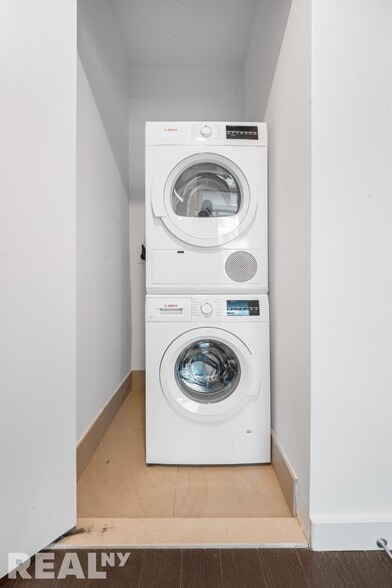 Building Photo - 181 Front St