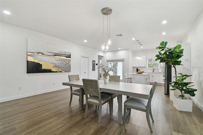 Building Photo - 524 S Grosse Ave