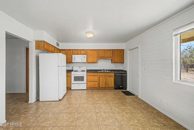 Building Photo - 1319 W Tulip Pl