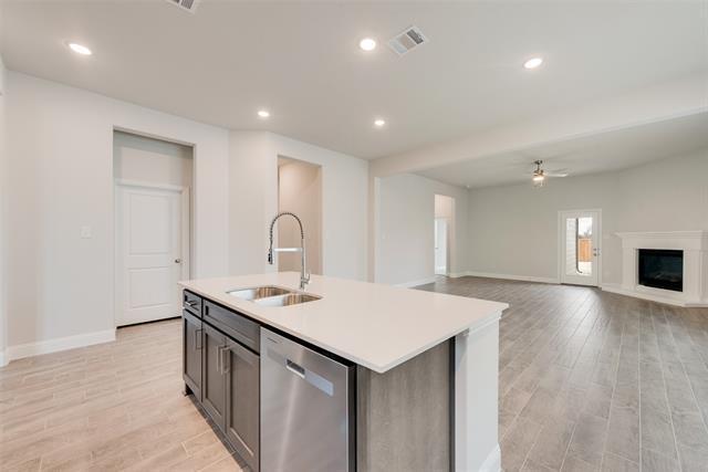 Building Photo - 703 Parrino pkwy