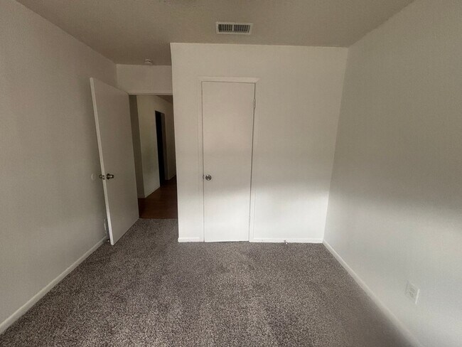 Building Photo - 1508-1510 Blackwell Drive