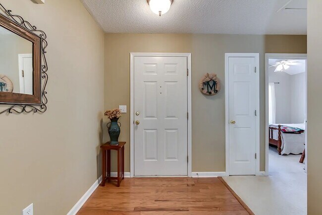 Building Photo - The perfect 3 bed, 2 bath home located in ...