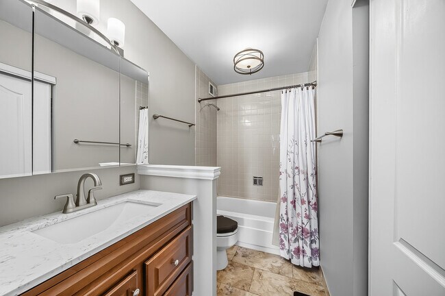 Building Photo - 6700 S South Shore Dr