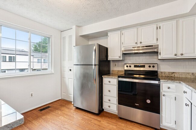 Building Photo - 7994 Tyson Oaks Cir