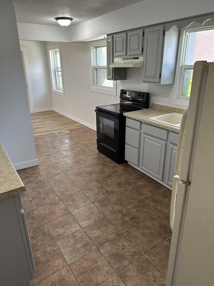 Building Photo - 1219 14th St S