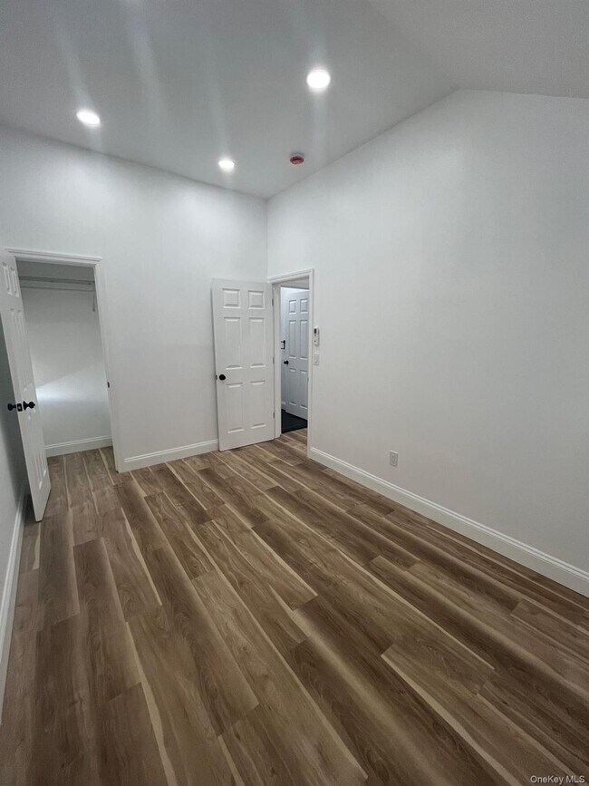 Building Photo - 210 E Lakewood St