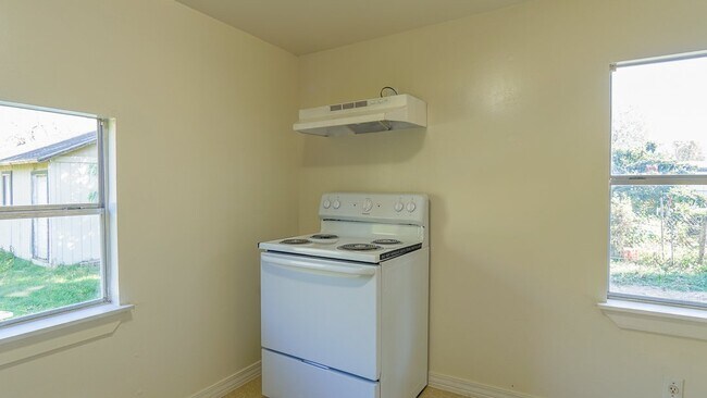 Building Photo - 211 Spaatz #2 (Rear Unit)