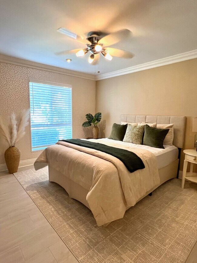 Building Photo - Fully Furnished Coastal Condo