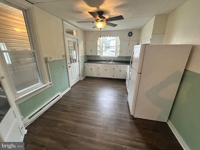 Building Photo - 2626 Penbrook Ave