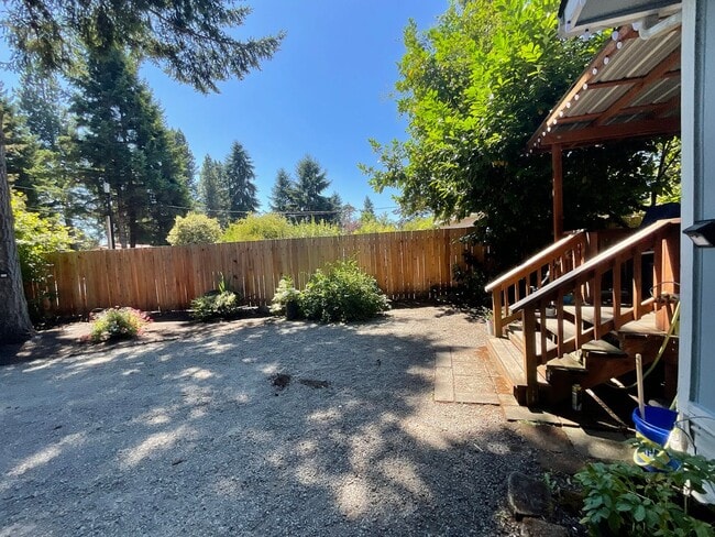Building Photo - Charming 2 bedroom 2 bath house in Nisqual...