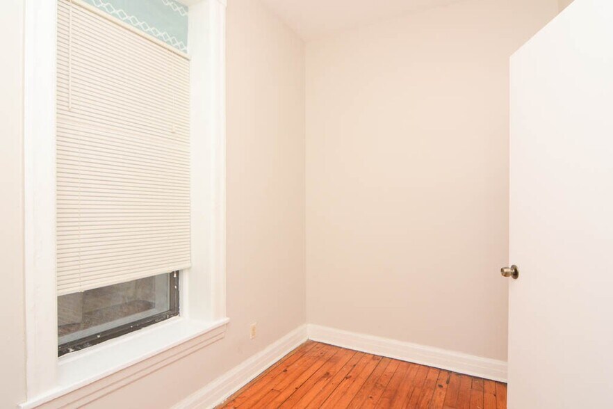 Building Photo - 1409 W Erie St