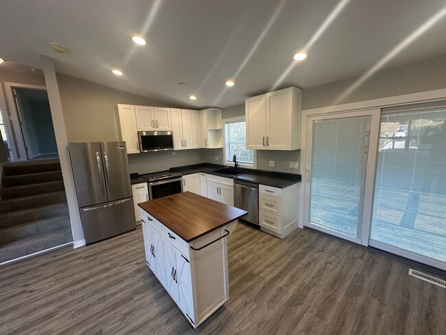 Building Photo - 1301 Lizabeth Ln