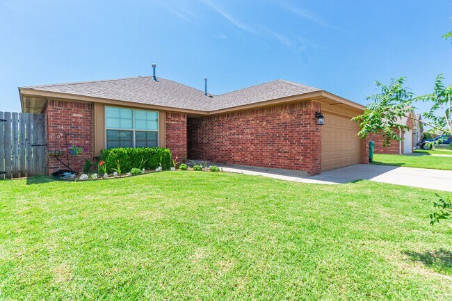 Building Photo - Lakeside Retreat - Newly Remodeled 3-Bedro...