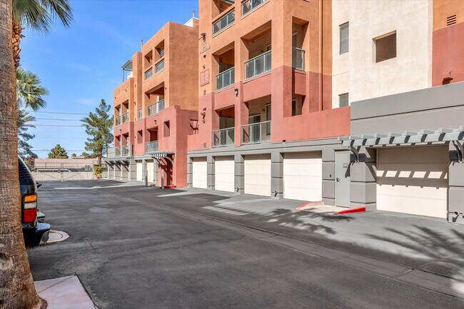 Building Photo - WHY RENT A HOUSE WHEN YOU CAN HAVE A PENTH...