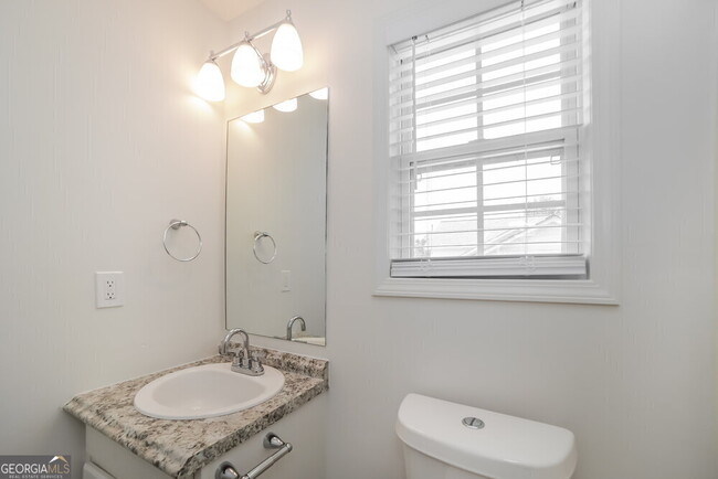 Building Photo - 425 River Trace Dr