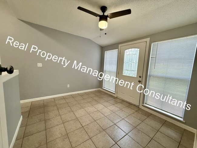 Building Photo - Updated 4 Bedroom, 2 Bath Home with Spacio...