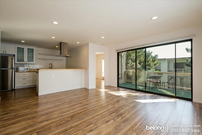 Building Photo - 7 Commodore Dr