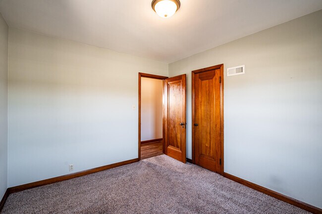 Building Photo - 2411 W Mill Rd