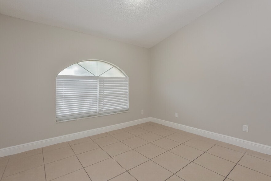 Building Photo - 5176 Heatherstone Ct