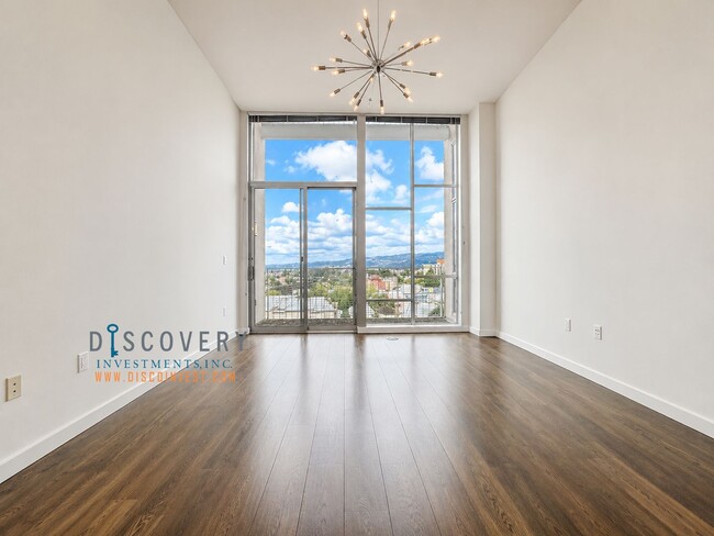 Building Photo - Uptown Place One Bedroom Condominium