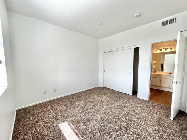 Building Photo - 1388 Challis Pl