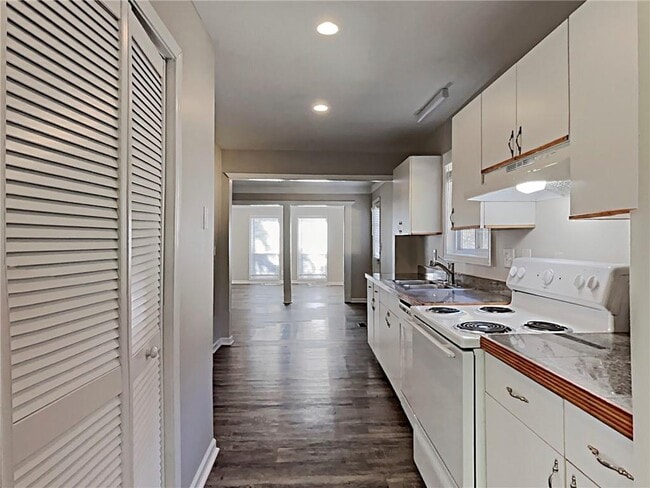 Building Photo - 5779 Hillside Dr NW