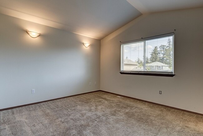 Building Photo - Charming 3-Bedroom Home Across from Nature...