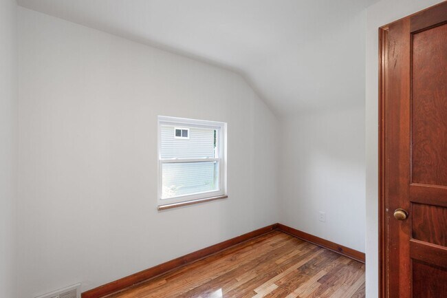 Building Photo - AVAILABLE OCT 1ST!! RENOVATED 3-BEDROOM PENN HILLS!!