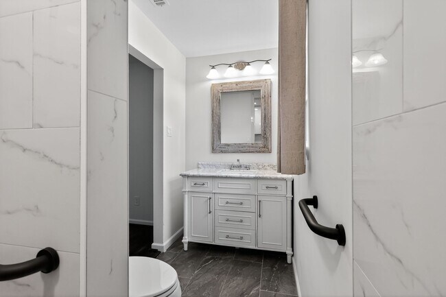 Building Photo - 6031 Rutherglenn Dr