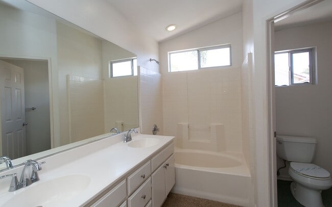 Building Photo - Spacious Home within the Legends Community...