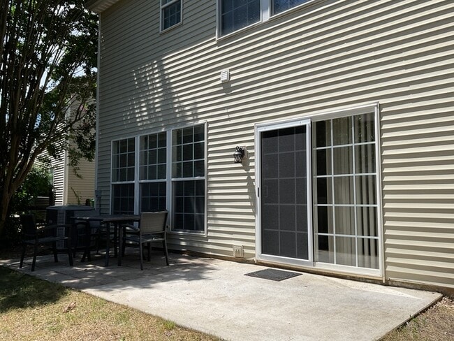 Building Photo - 3 bed, 2.5 bath in desirable Willowmere!